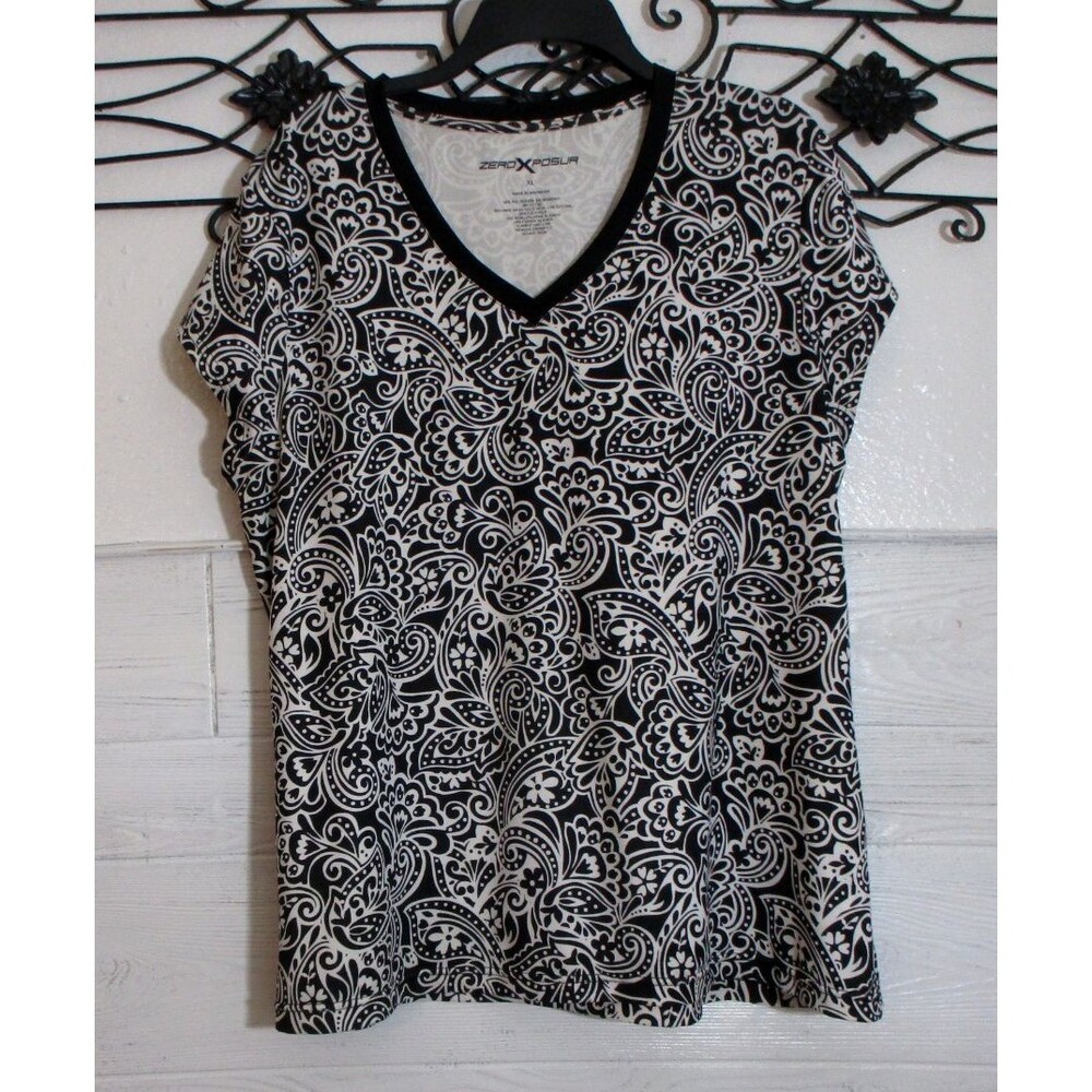 ZeroXposur Knit Top Women's Size XL Black Paisley Short Sleeve V Neck